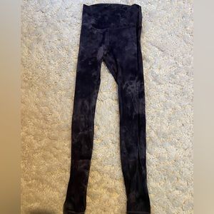 lulu lemon black and grey tie dye leggings. size 6. in perfect condition